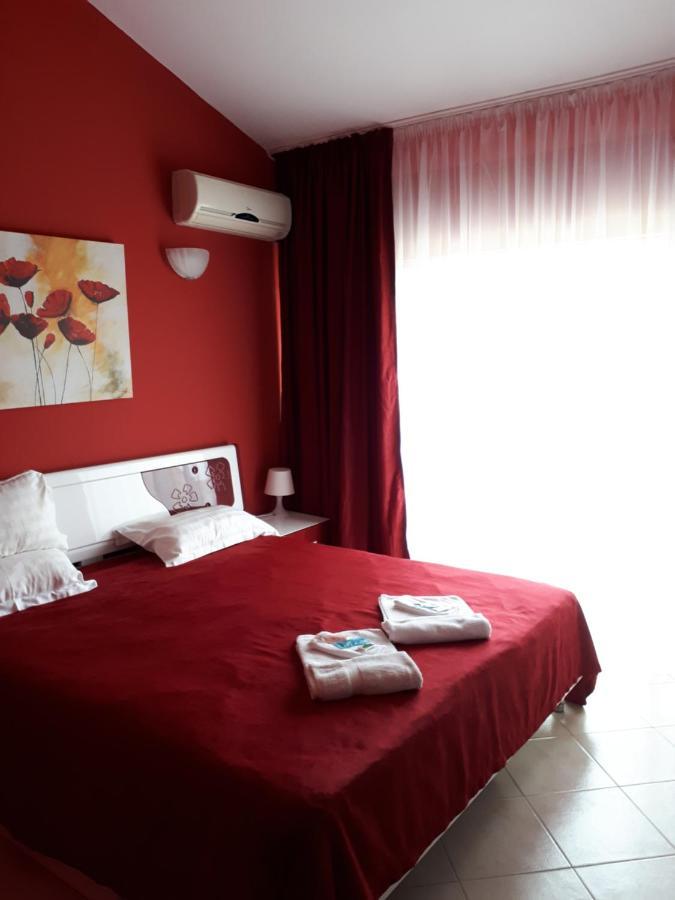 Family Hotel Gogov Sinemoretz Rom bilde