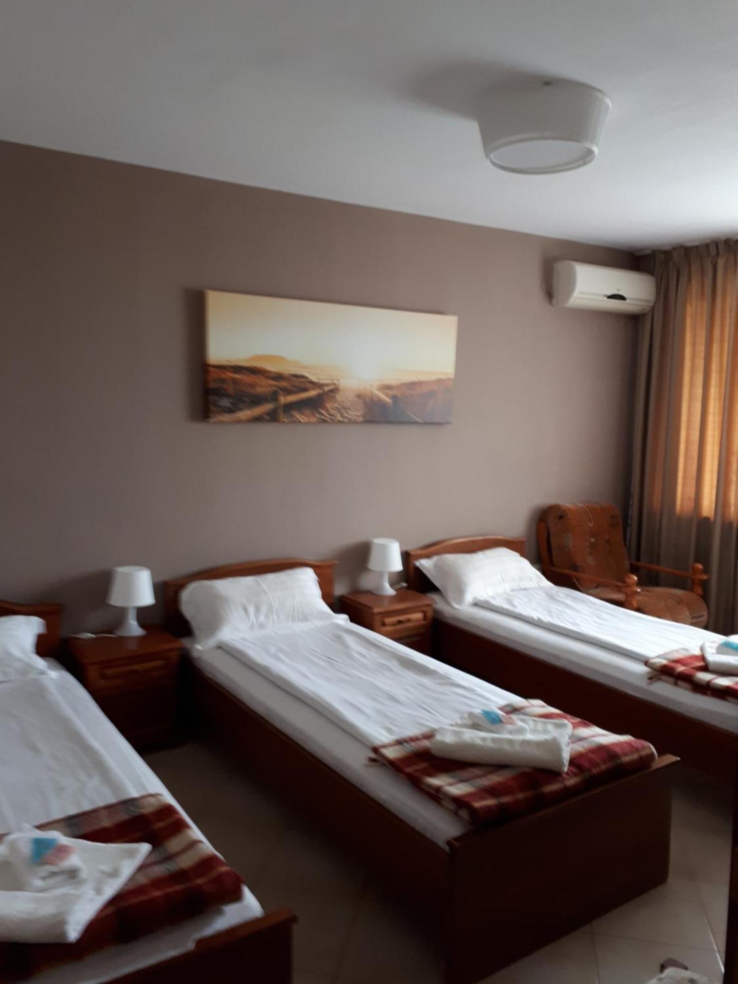 Family Hotel Gogov Sinemoretz Rom bilde